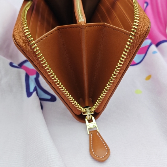 Coach Wallet - Picture 5 of 9